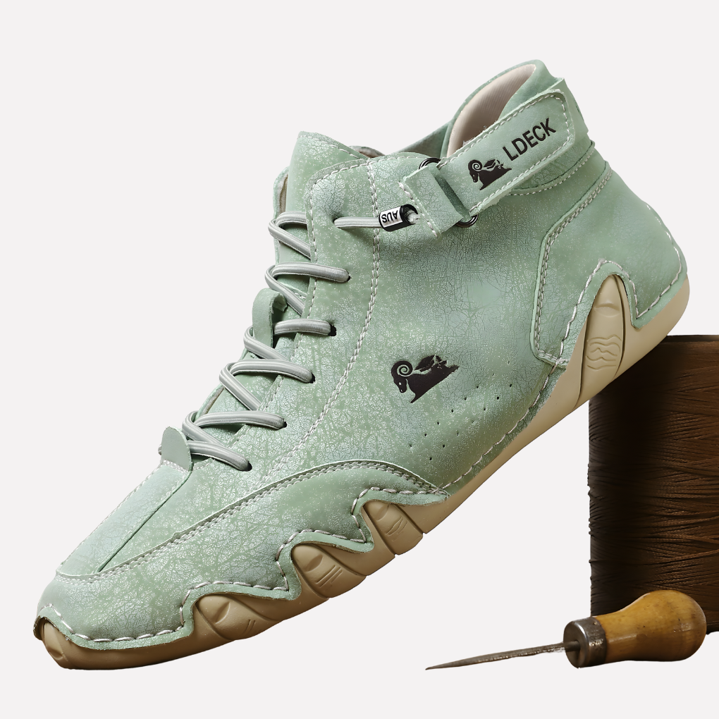 Men's lightweight barefoot walking shoes for natural comfort, ideal for everyday wear.