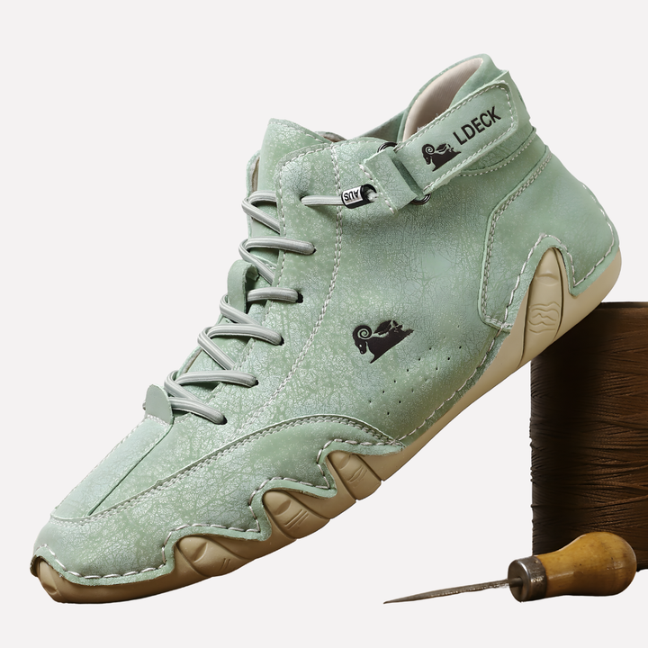 Men's lightweight barefoot walking shoes for natural comfort, ideal for everyday wear.