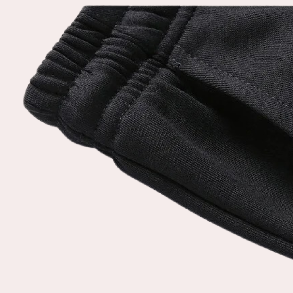 Stylish men's track outfit. Comfortable two-piece set for everyday wear, combining athleisure and active sportswear.