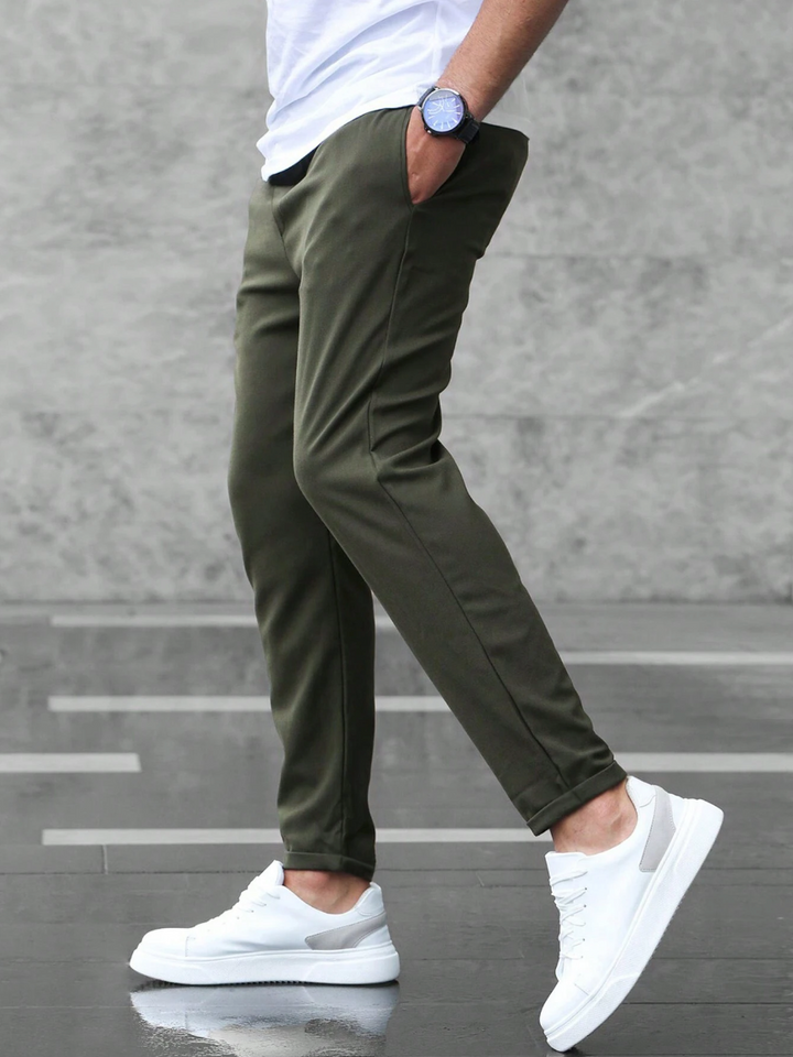 Durable men's slim-fit stretch trousers, combining modern style with lasting comfort for any occasion.