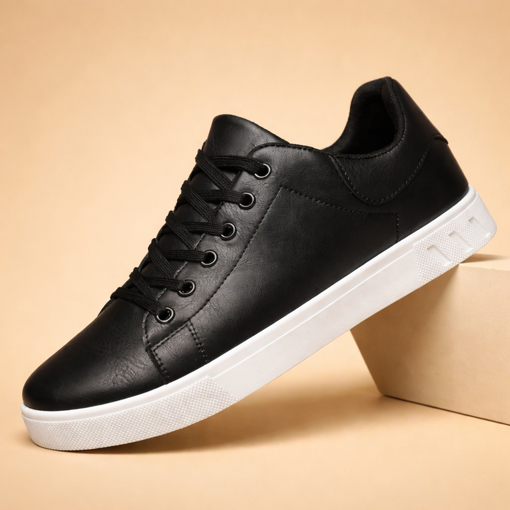 Side view of men's spring/summer low-top sneakers, offering versatile everyday style.