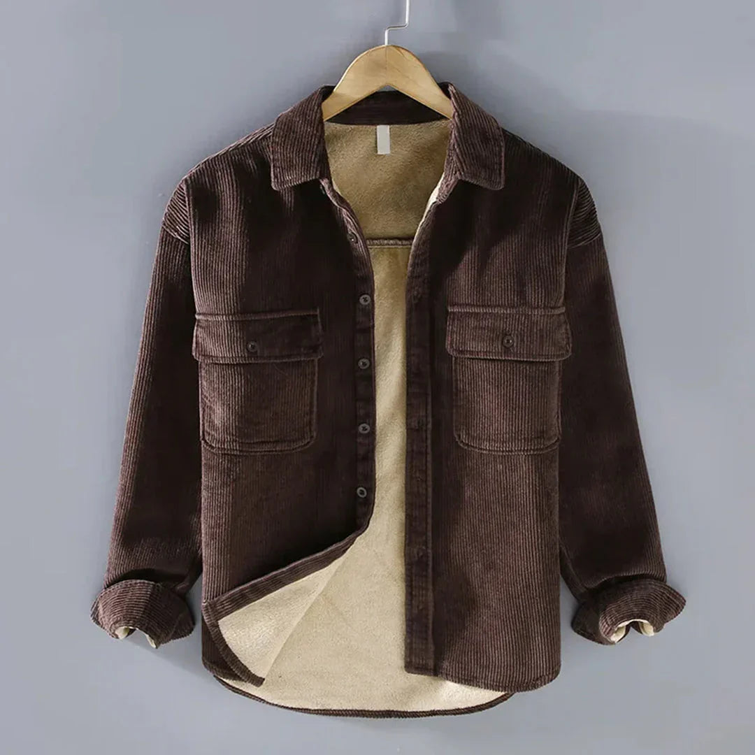 Comfortable men's vintage button-up shirt, relaxed fit, ideal for versatile everyday layering.