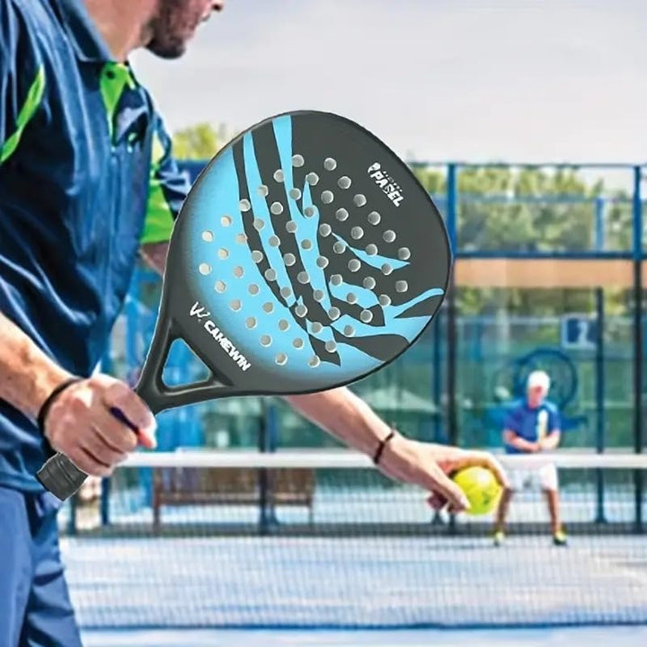 Men's carbon fibre paddle tennis racket with diamond shape, ergonomic grip, and bag; ideal for power and precision.