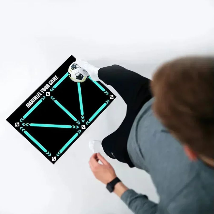 Men's football training mat, anti-slip, compact 90x60cm, with video program, ideal for home skill enhancement sessions.