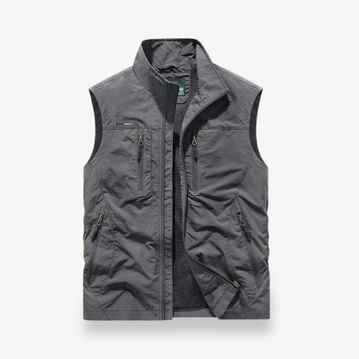 "Men's lightweight polyester summer vest jacket, sleeveless, with zippered pockets, ideal for warm weather activities."
