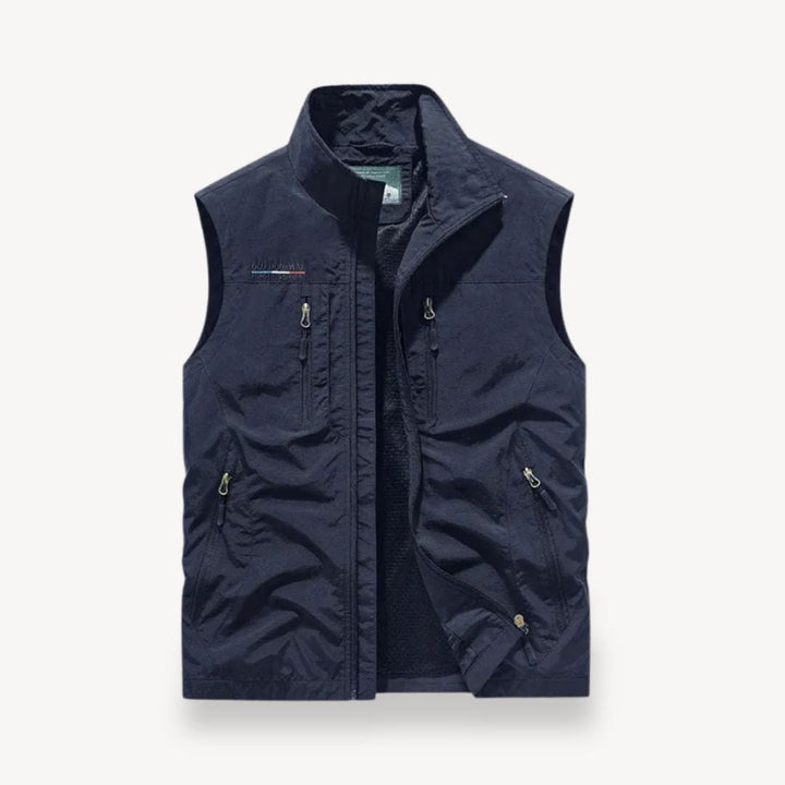 "Men's lightweight polyester summer vest jacket, sleeveless, with zippered pockets, ideal for warm weather activities."