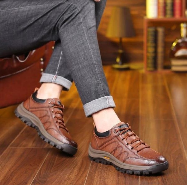 "Men's orthopedic leather shoes, comfortable, waterproof, high-quality cowhide, ergonomic, modern casual style, 400x400."