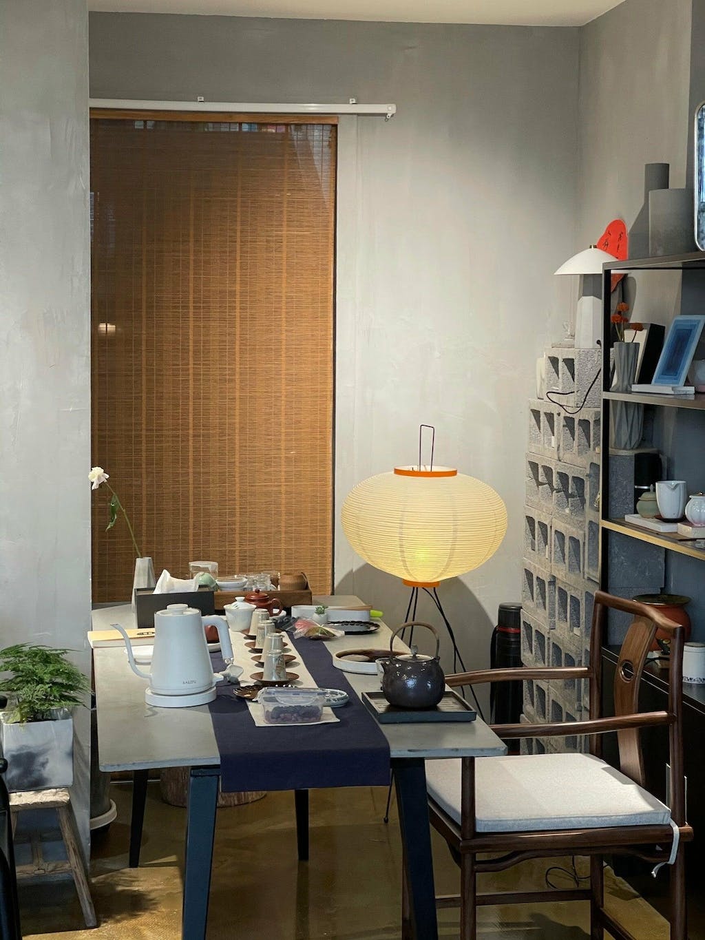 "Minimalist rice paper floor lamp with sleek metal frame and soft diffused light, perfect for creating a warm ambiance."