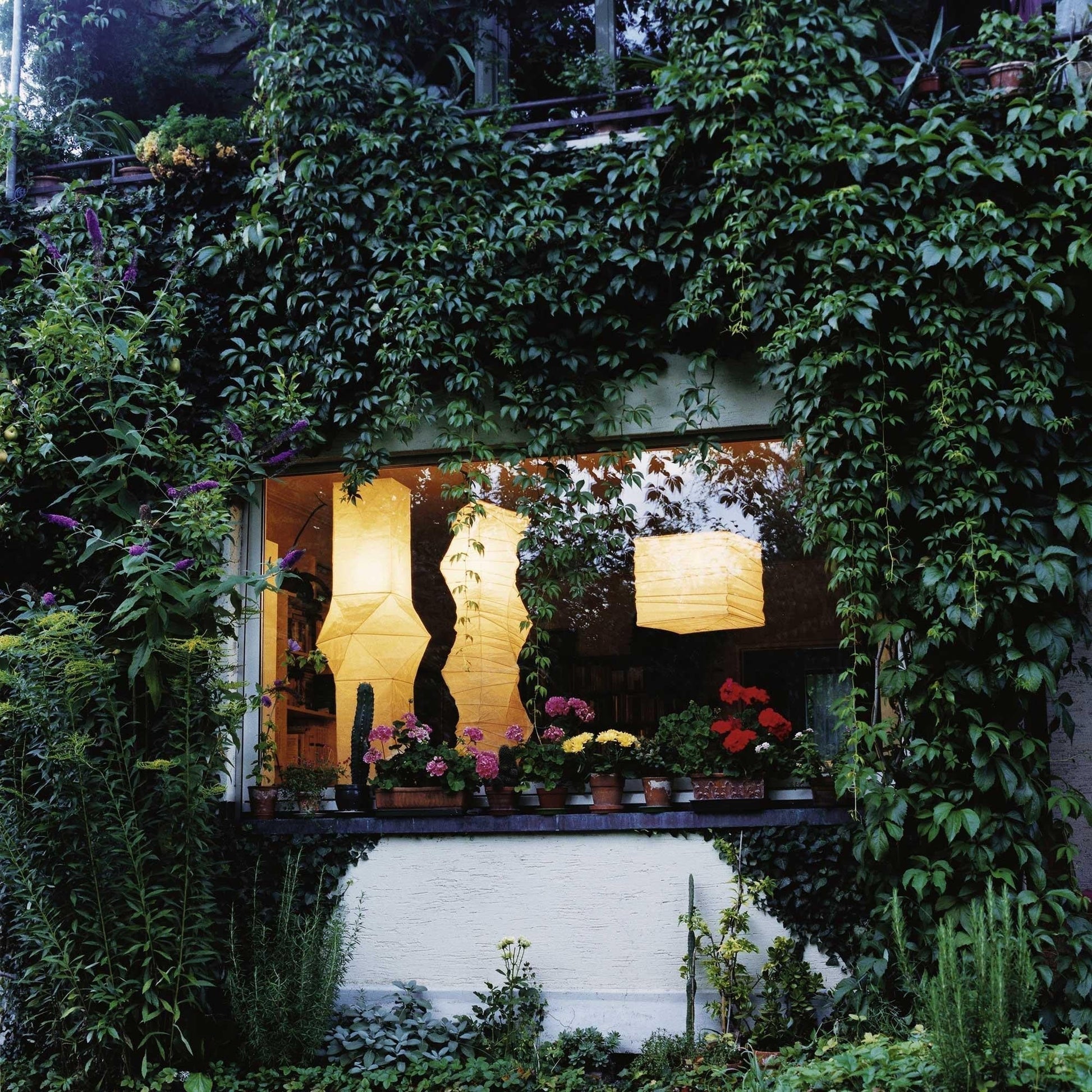 "Minimalist rice paper floor lamp with sleek metal frame and soft diffused light, perfect for creating a warm ambiance."