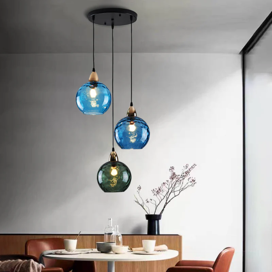 Modern adjustable 3-light cluster pendant lamp for flexible room lighting.