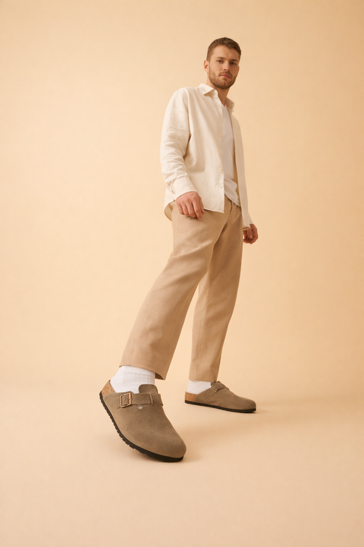 Side profile of stylish open-toe premium unisex sandals. Comfortable and durable design, perfect for casual summer wear.