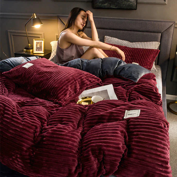 DreamWeave luxurious velvet duvet cover. Soft fleece bedding for ultimate comfort, warmth & cozy sleep.