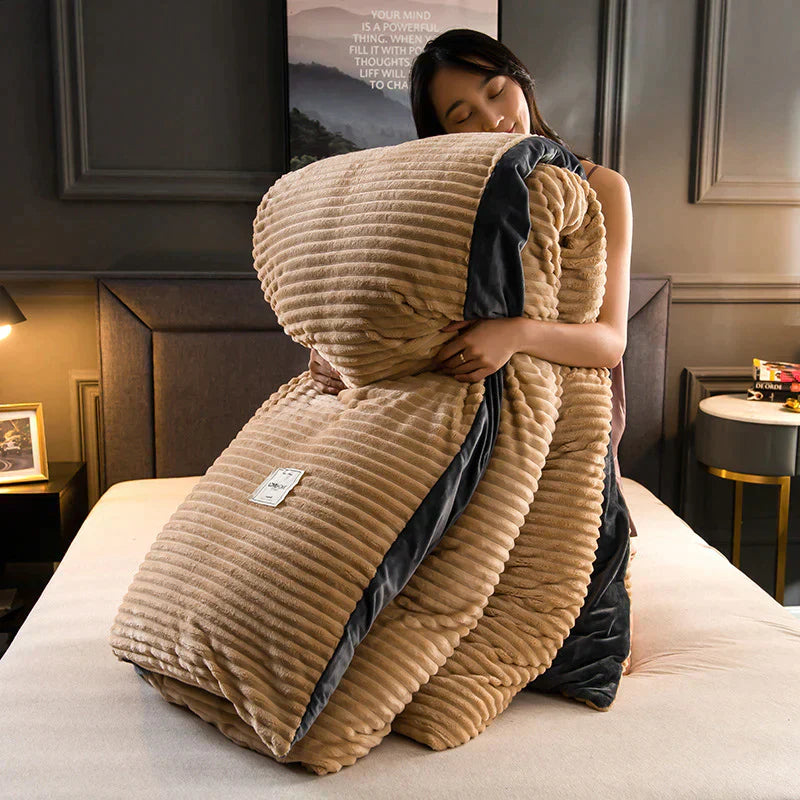 Soft fleece velvety duvet cover. DreamWeave bedding ensures warmth & comfort for a cozy night's sleep.