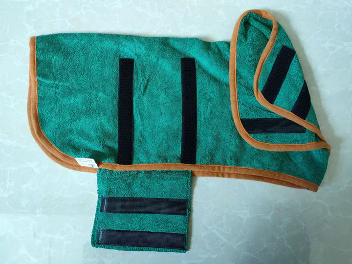 Close-up of the quick-drying dog bathrobe's adjustable Velcro fasteners for a secure fit.