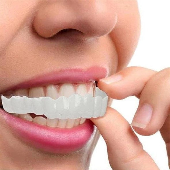 "Smile veneer set with upper and lower pieces, natural white finish, for beauty and wellbeing, transforms imperfect teeth."