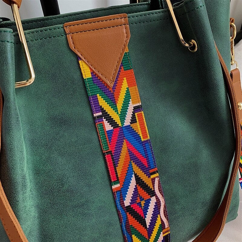 Fashionable women's PU leather tote bag, a spacious everyday carry handbag for modern women.