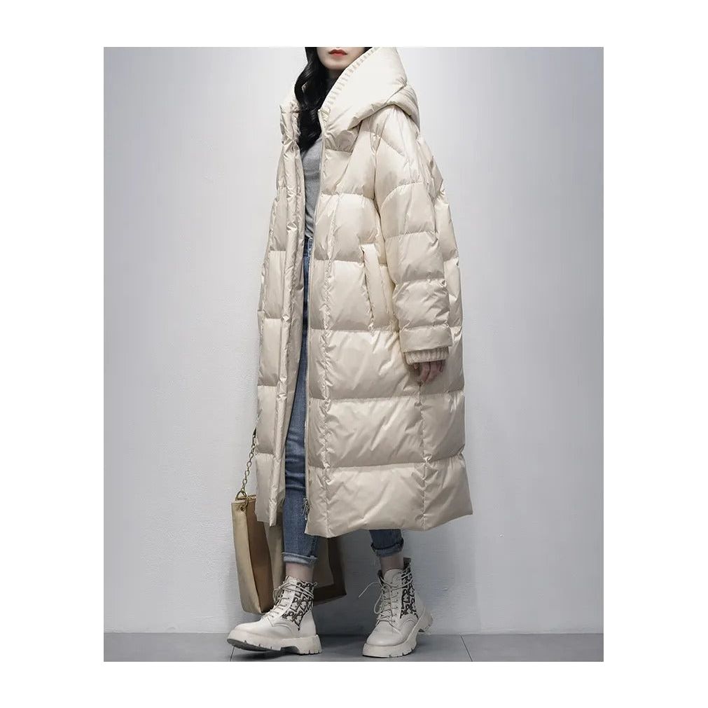 Fashionable women's long padded jacket, perfect for staying warm and stylish during the winter season.