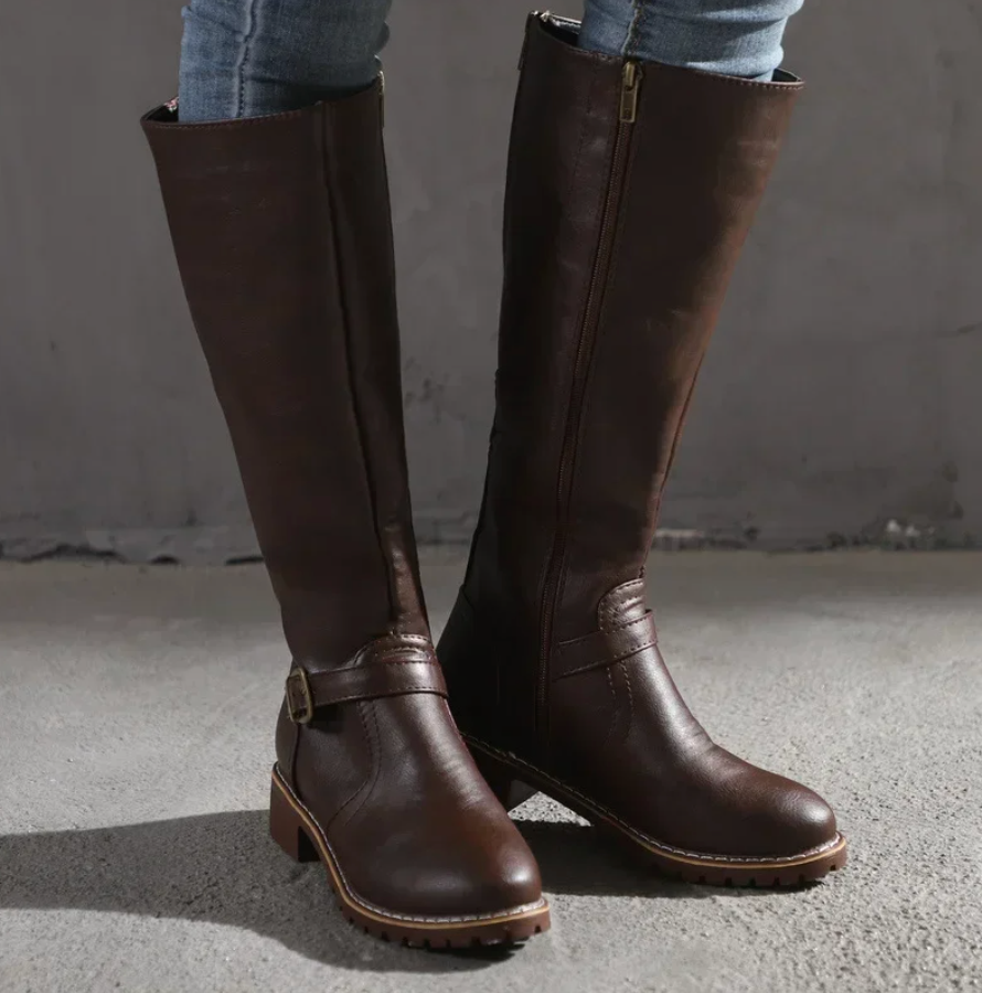 Comfortable Emma women's all-weather boots. Trendy, durable, and non-slip ankle boots for versatile autumn/winter style.
