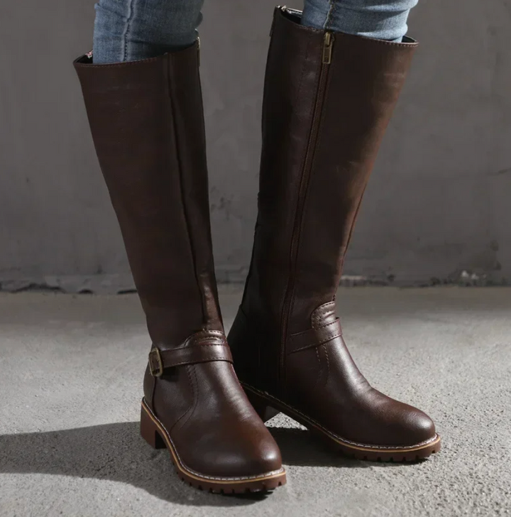 Comfortable Emma women's all-weather boots. Trendy, durable, and non-slip ankle boots for versatile autumn/winter style.
