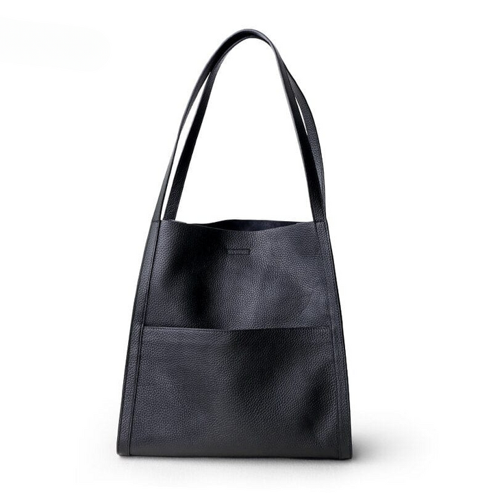Large capacity women's travel shoulder bag, ideal for weekend getaways.