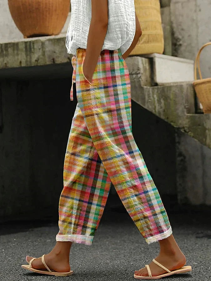 Stylish women's checkered pants. Comfortable, versatile trousers with a flattering fit for casual chic fashion.