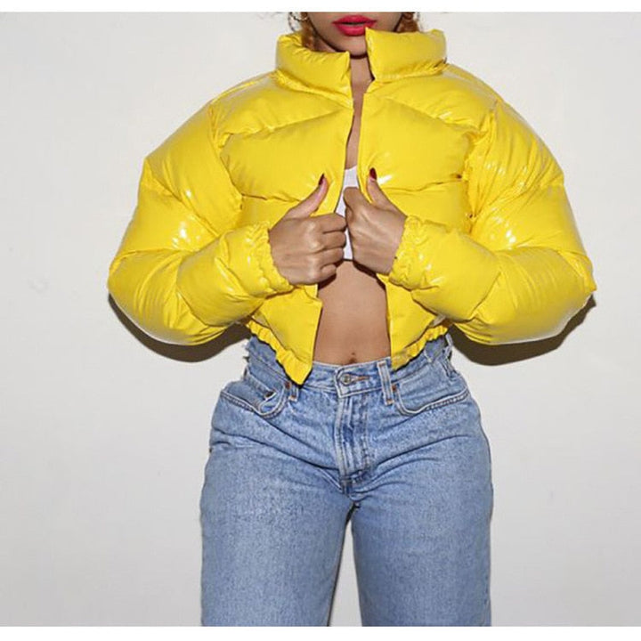 Casual women's puffer bomber jacket, warm and trendy for everyday.