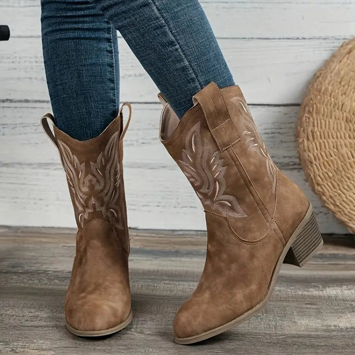 Stylish women's Western cowgirl boots with a block heel. Versatile camel/beige heeled boots for modern fashion.