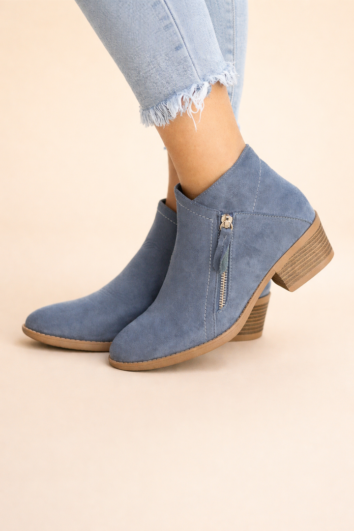 Chic women's zipper ankle boots, combining effortless style & comfort. Ideal fall & winter everyday fashion footwear.