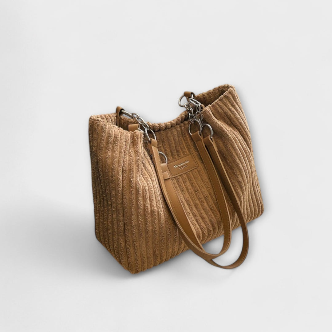 Chic women's shoulder bag, modern & trendy design. Lightweight versatile handbag, essential everyday fashion accessory.