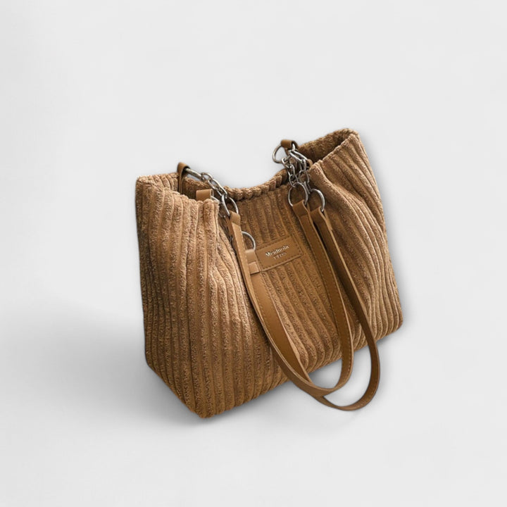 Chic women's shoulder bag, modern & trendy design. Lightweight versatile handbag, essential everyday fashion accessory.