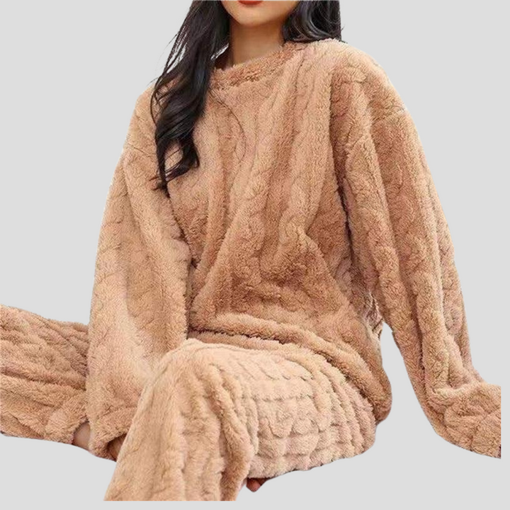 New ultra-soft women's fleece pajama set, perfect for warm winter sleep and cozy home loungewear.