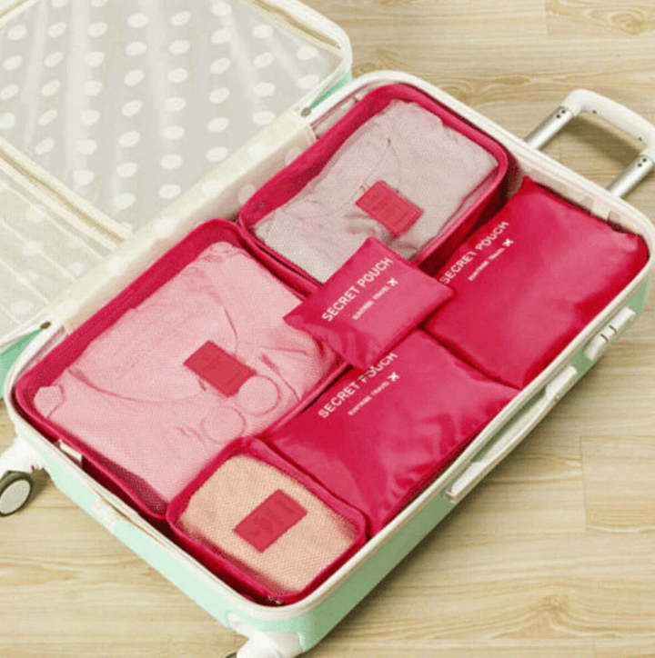Organize your suitcase with this 2-piece space-saving set.