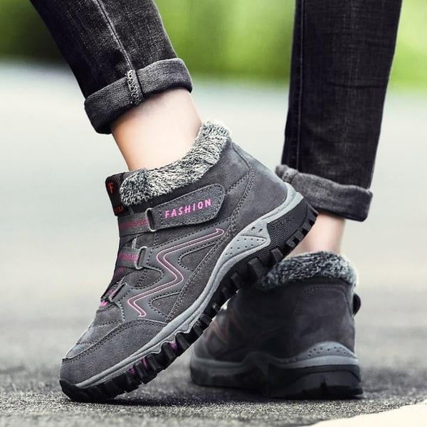 Essential Aspen winter boots: waterproof, warm, non-slip, providing safe and comfortable snow travel.