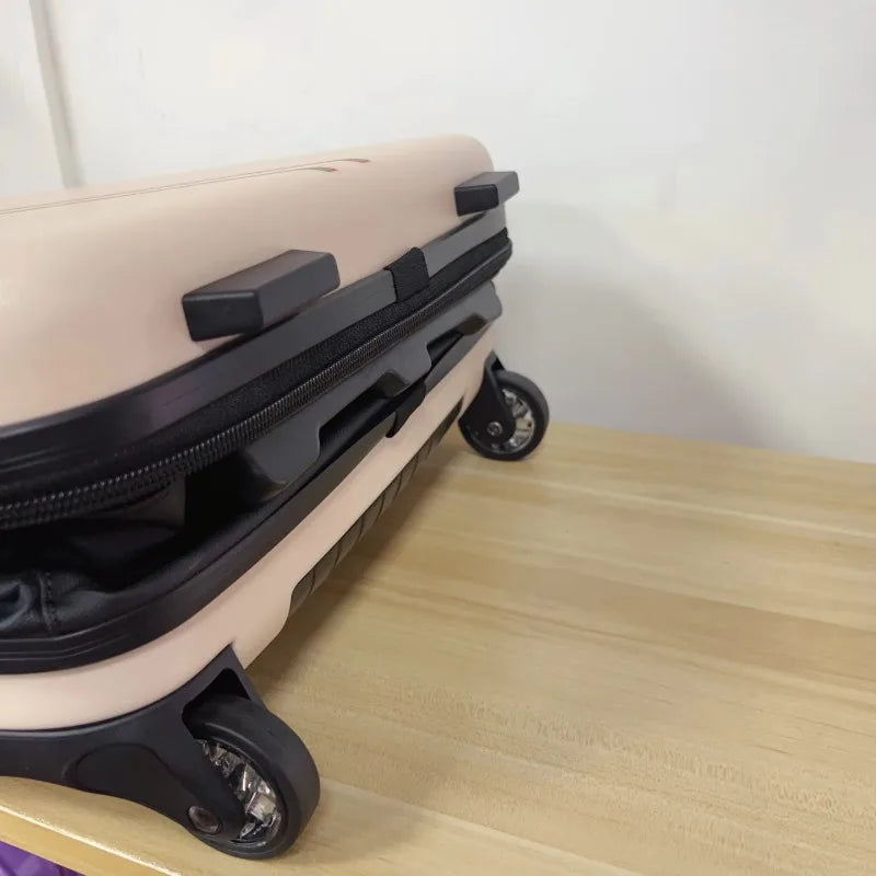 Porto foldable rolling suitcase. Expandable, durable unisex luggage for convenient carry-on or check-in travel.