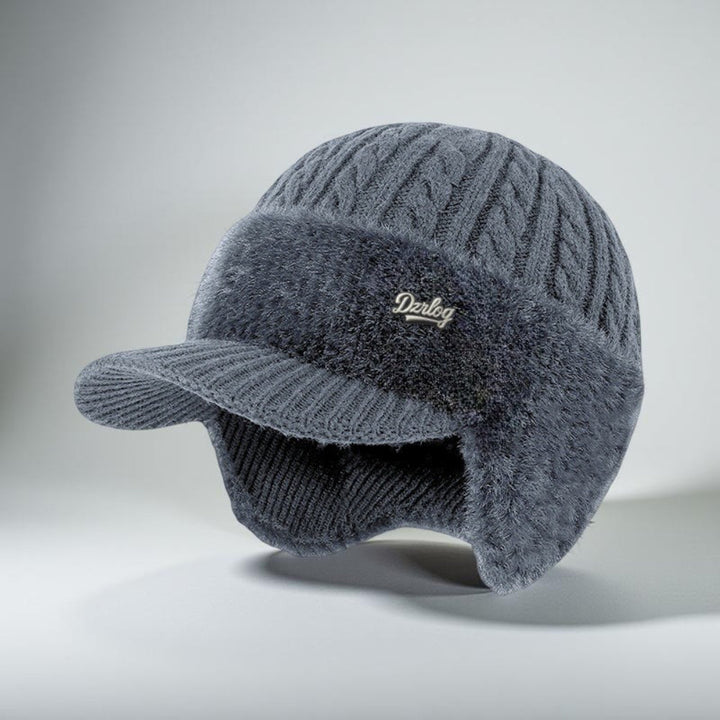 Warm winter trapper hat, unisex design, featuring cozy knit material & ear flaps.