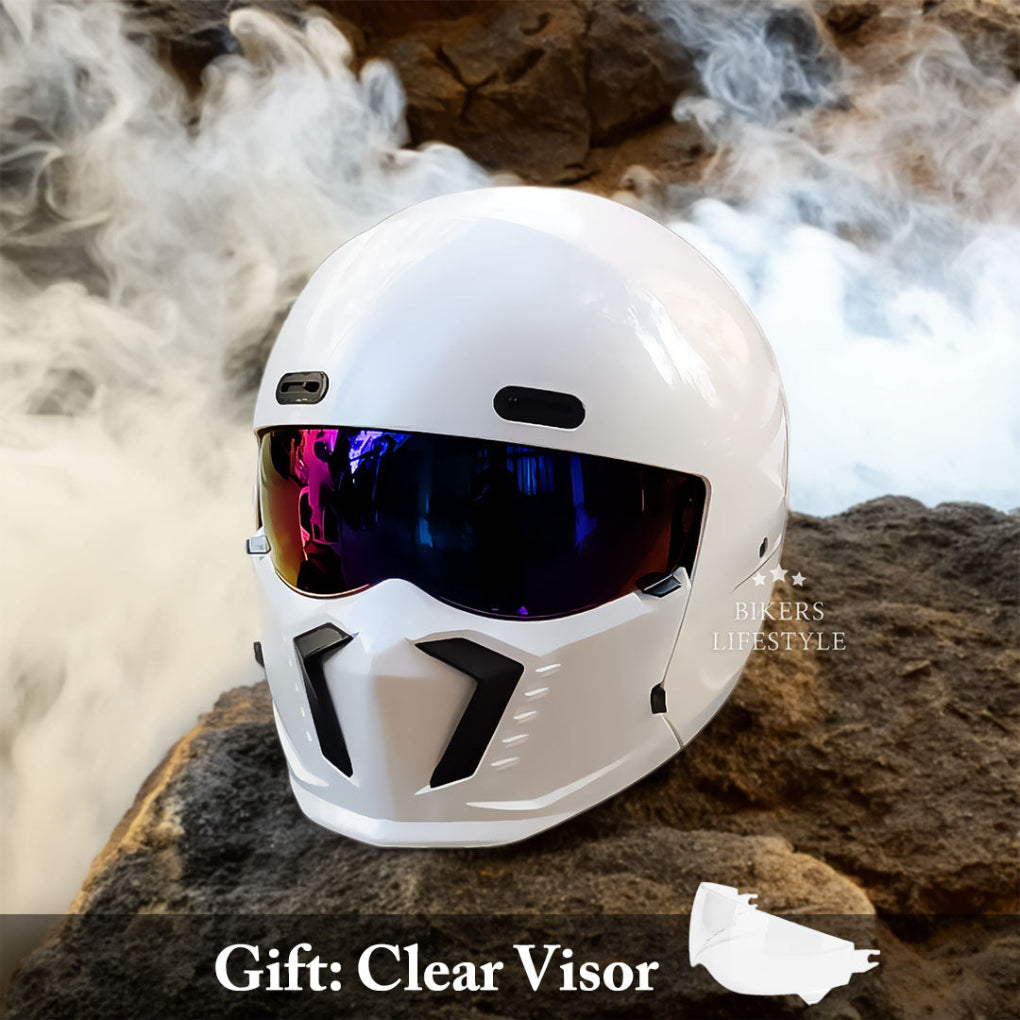 Pilot motorcycle helmet with clear visor, ECE certified, ideal for vintage motorcycle enthusiasts.