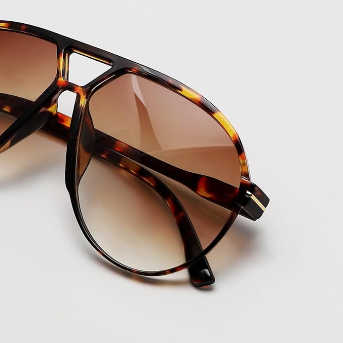 Vintage 70s style oversized aviator sunglasses, essential for sunny days.