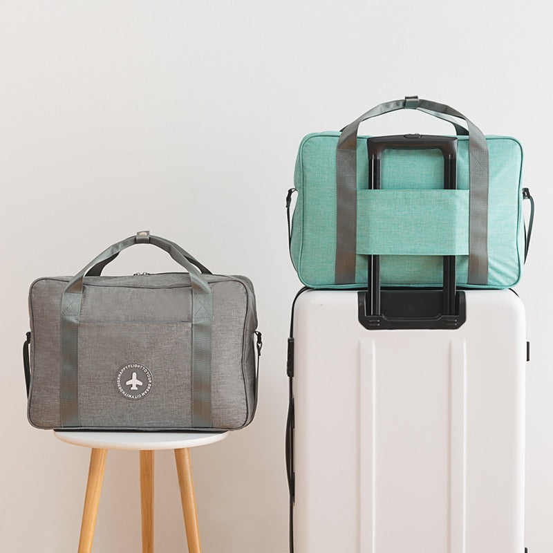 Hands-free unisex travel luggage, a reliable carry-on bag for smooth airport experiences.