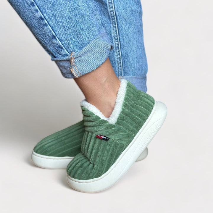 Unisex ultra-warm comfort slippers for cozy indoor relaxation. Plush lining & ergonomic design for winter warmth.