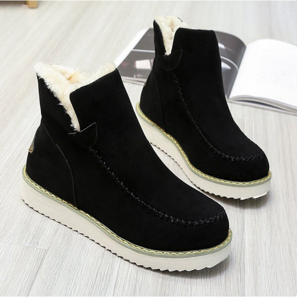 Cozy & warm unisex winter footwear featuring a comfortable lining and durable non-slip sole for secure wear.