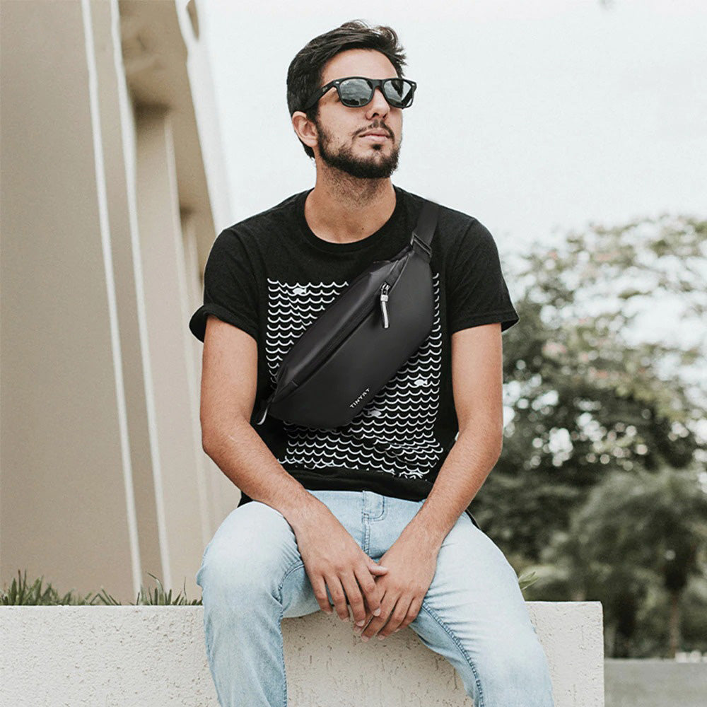 Hands-free water-resistant waist bag, ideal for secure travel, exploring cities, or airport essentials.