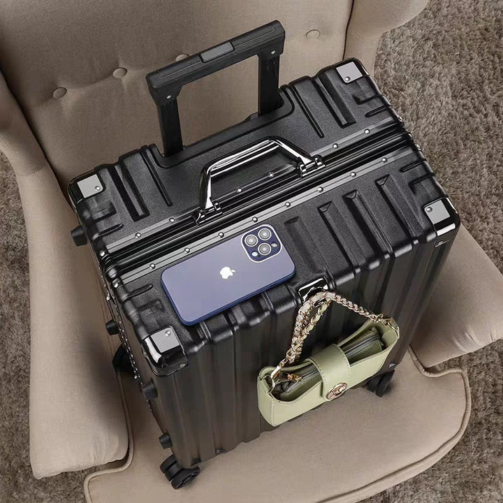 High-security Vilnius travel bag: durable hardside with aluminum frame & integrated combination lock.