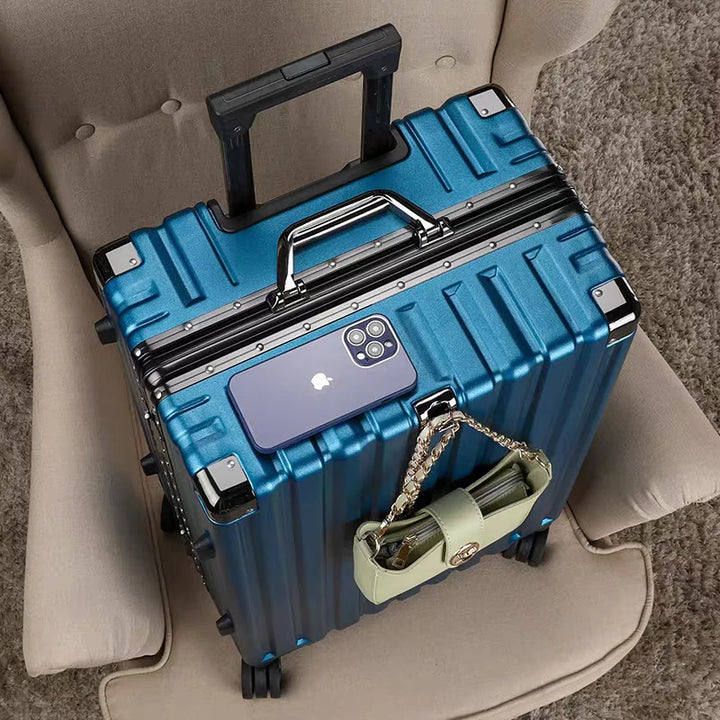 Vilnius hardside suitcase: airport-ready, featuring a strong aluminum frame & secure combination lock.