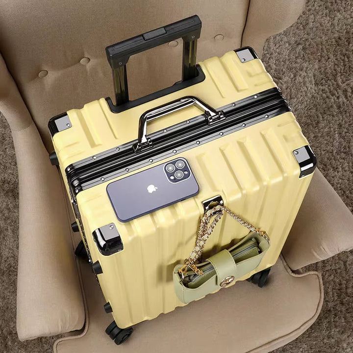 Lightweight Vilnius hardside luggage for business travel, designed with a robust aluminum frame for durability.