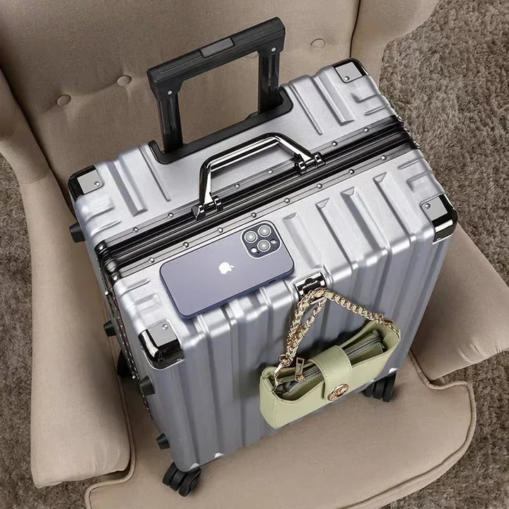 Secure & durable Vilnius travel luggage with a reinforced aluminum frame, perfect for all your travel needs.