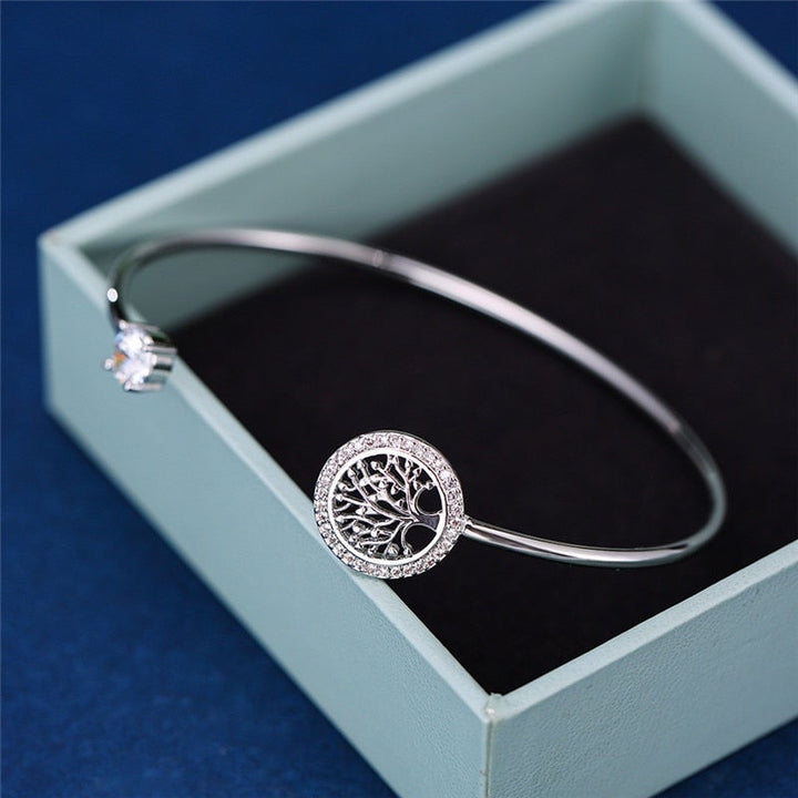 Adjustable Tree of Life bracelet, a thoughtful gift for women. Spiritual jewelry symbolizing growth, connection & strength.