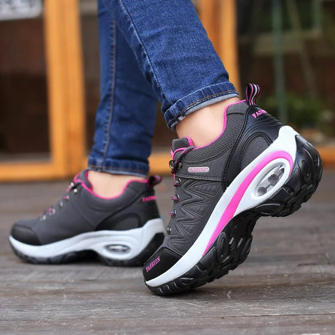 Orthopedic women's sneakers with arch support for foot pain relief. Non-slip sole, breathable, ideal for walking comfort.