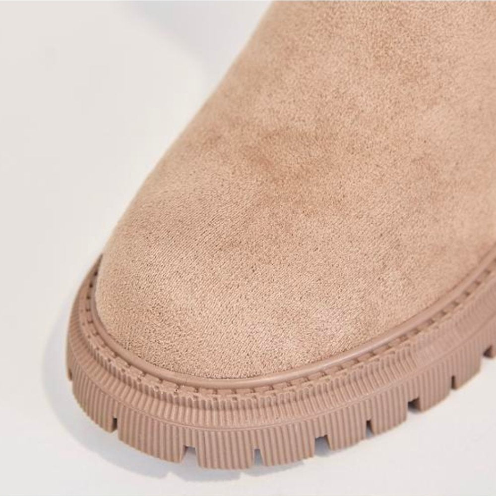 Aria women's comfortable winter boots, warm, waterproof, slip-resistant, perfect for snowy conditions.