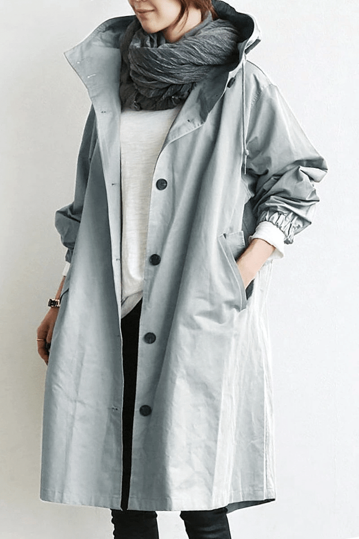 Lightweight, weather-resistant Women's Aurora windbreaker provides effective rain protection & comfort.
