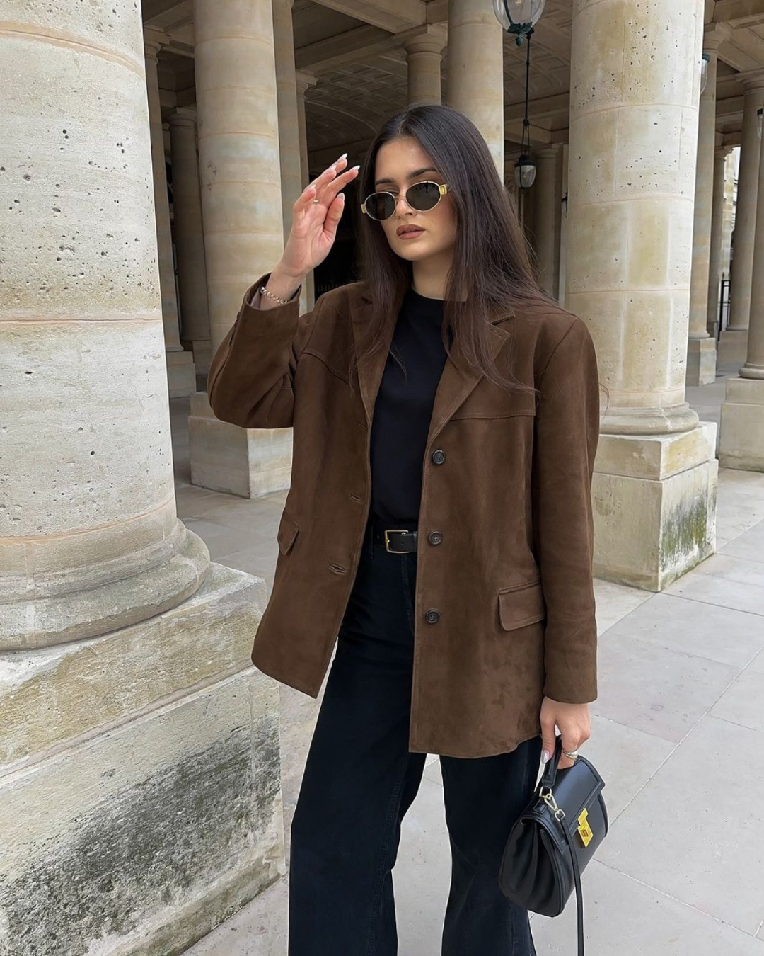 Chic women's brown tailored blazer, ideal for professional or smart casual outfits in autumn and spring.